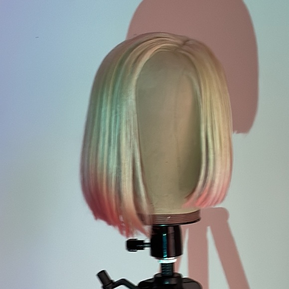 Synthetic bob blonde wig - Picture 6 of 8